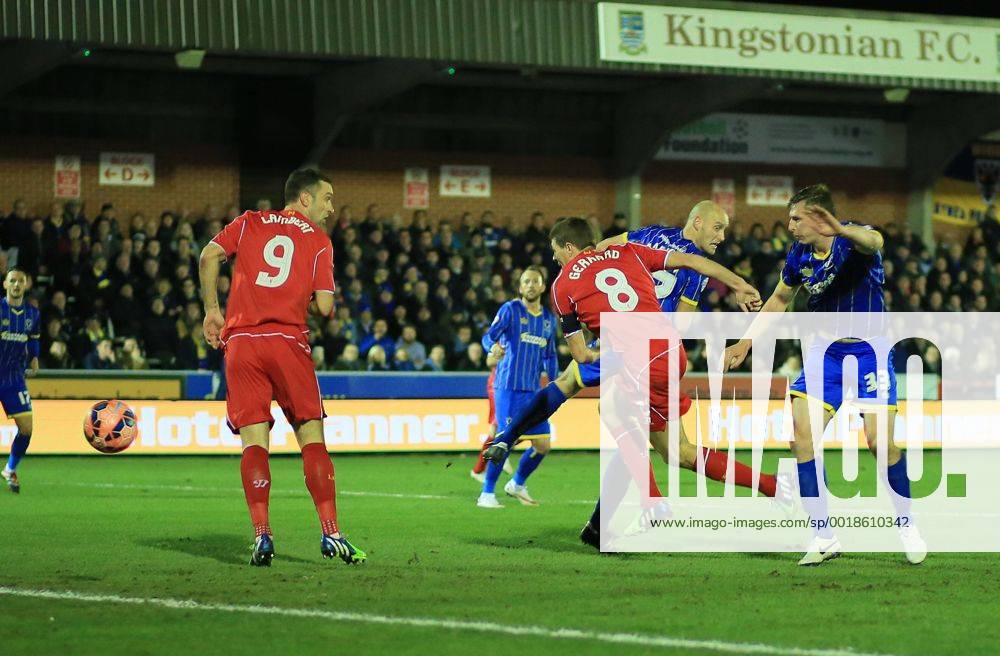 Aktuell Fußball, England, FA Cup, AFC Wimbledon - FC Liverpool Liverpool s Steven Gerrard scoring his sides opening goal FA Cup Third Round - AFC Wimbledon - FC Liverpool - Kingsmeadow Stadium park - England - 5th January 2015 - .