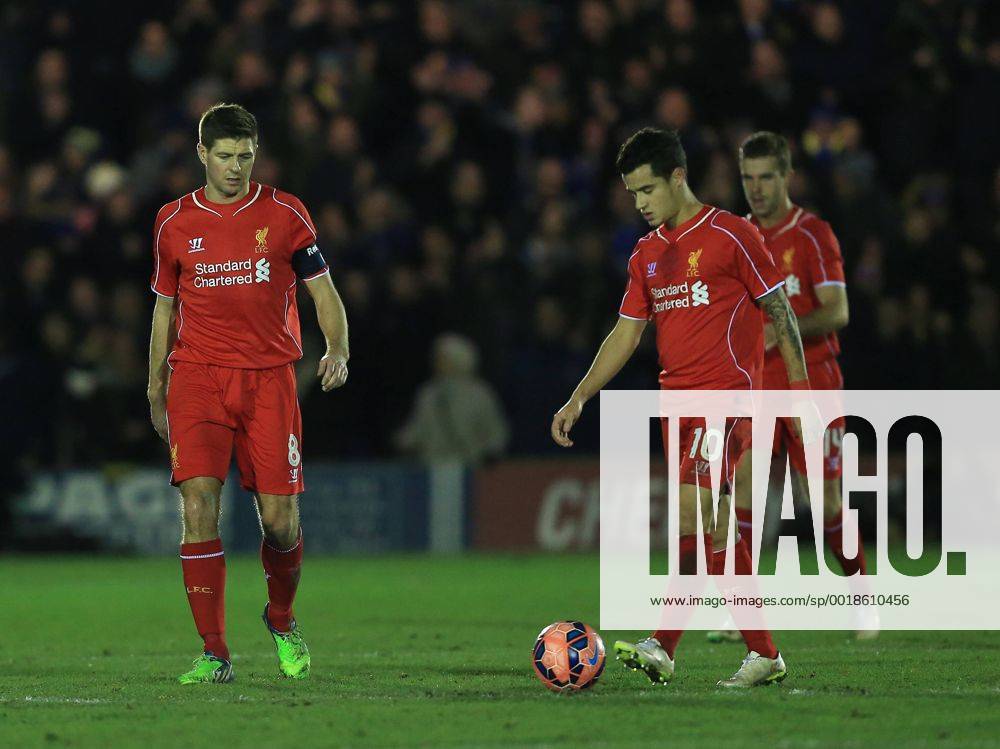 Aktuell Fußball, England, FA Cup, AFC Wimbledon - FC Liverpool Liverpool s Steven Gerrard looks on dejected after AFC Wimbledon s opening goal FA Cup Third Round - AFC Wimbledon - FC Liverpool - Kingsmeadow Stadium park - England - 5th January 2015 - .