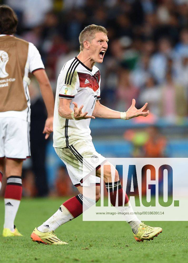 FUSSBALL WM 2014 FINALE Deutschland - Argentinien 13.07.2014 DEUTSCHLAND FEIERT DEN WM TITEL 2014: Bastian Schweinsteiger jubelt
