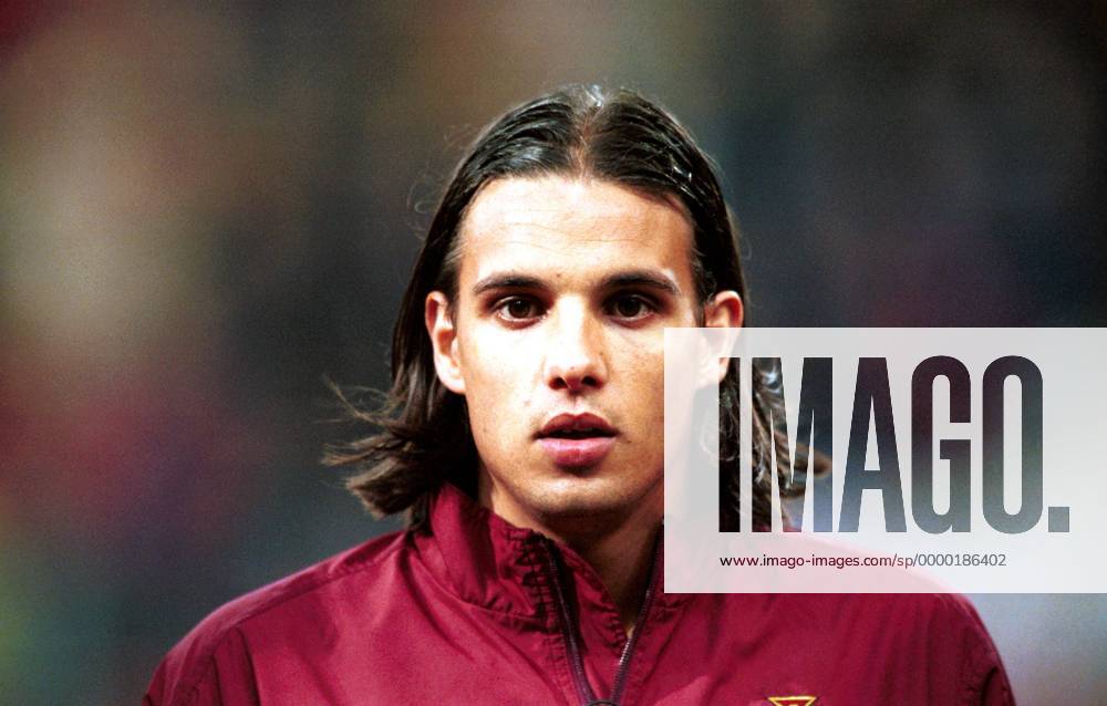 Nuno Gomes (Portugal) Fußball Länderspiel Herren Freundschaftsspiel 2000, Nationaltrikot, Nationalteam, Nationalmannschaft Porträt Stade Communal du Pays de Charleroi