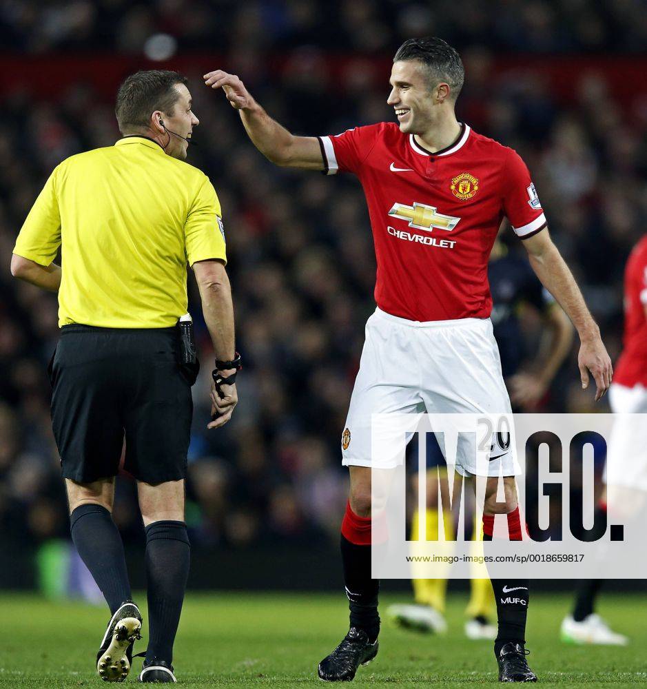 Robin van Persie of Manchester United ManU referee Phil Dowd during the Barclays Premier League match between Manchester United and Southampton at Old Trafford on January 11, 2015 in Manchester, England. Manchester United v Southampton Premier League 2014 2015 IVx 3422484