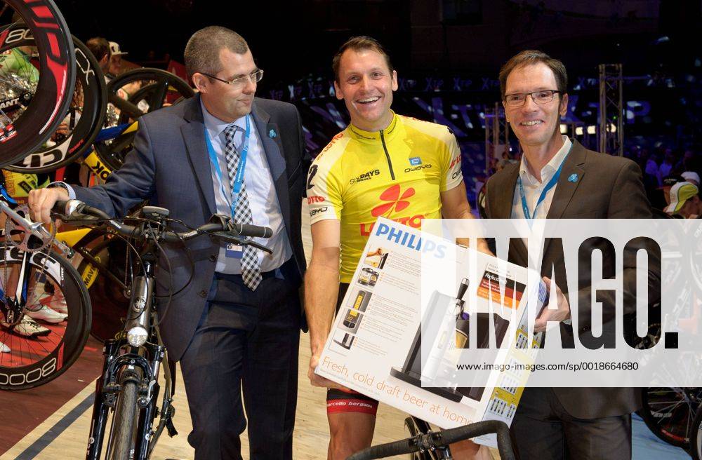 GER, Sixdays Bremen 12.01.2015, ÖVB Arena, Bremen, GER, Sixdays Bremen, im Bild Luke Roberts wird verabschiedet nphxFrisch