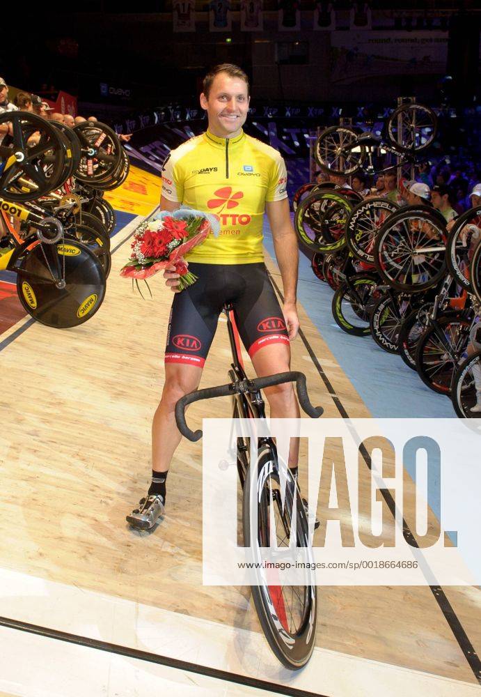 GER, Sixdays Bremen 12.01.2015, ÖVB Arena, Bremen, GER, Sixdays Bremen, im Bild Luke Roberts wird verabschiedet nphxFrisch