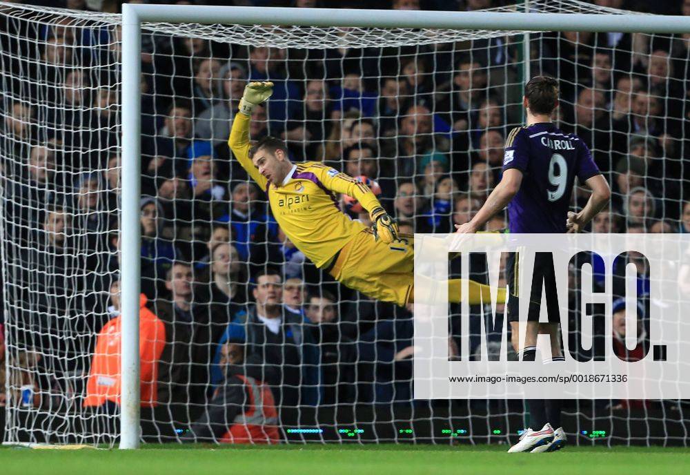 West Ham s Adrian gets beaten by Everton s Kevin Mirallas to make it 1-1 FA Cup 3rd Round Replay - West Ham United - FC Everton - Upton Park - England - 13th January 2015 - .