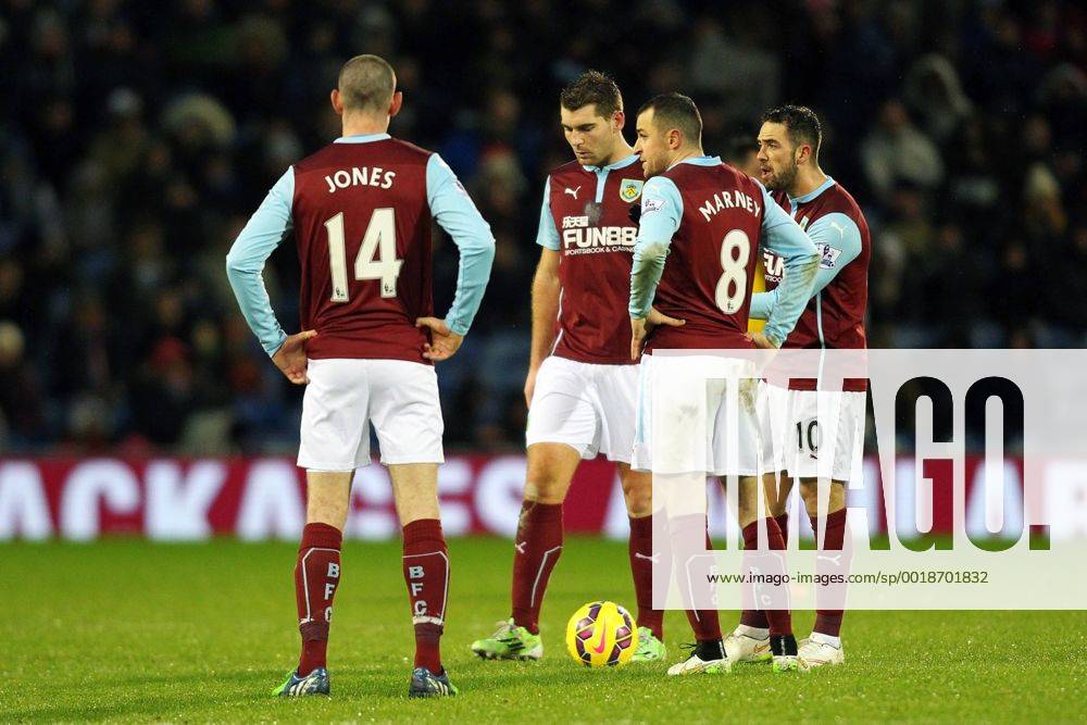 Burnley, England. Barclays Premier League. Burnley versus Crystal Palace. Burnley return to take the kick off after going 3-2 down Keevilx ActionPlus11590063