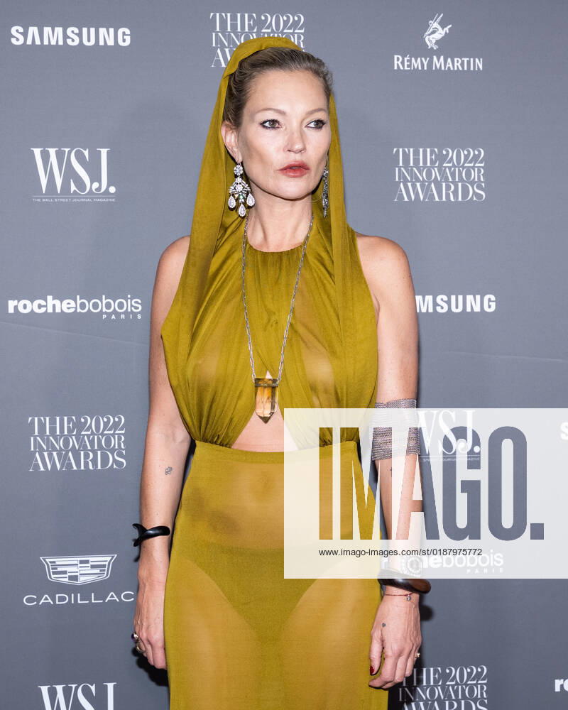 Kate Moss arrives on the red carpet for the WSJ. Magazine Innovator Awards 2022 at the Museum of Modern Art in New York, NY, on Wednesday, November 2, 2022. 1 NYP20221102504 GabrielexHoltermann