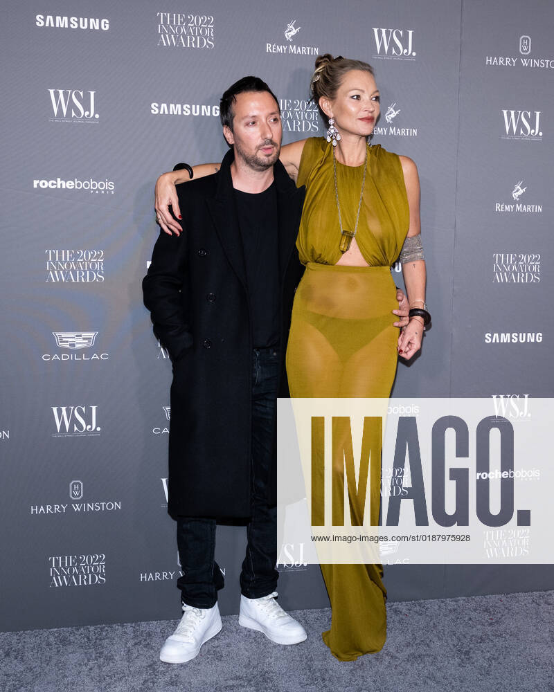 Anthony Vaccarello and Kate Moss arrive on the red carpet for the WSJ. Magazine Innovator Awards 2022 at the Museum of Modern Art in New York, NY, on Wednesday, November 2, 2022. 1 NYP20221102509 GabrielexHoltermann