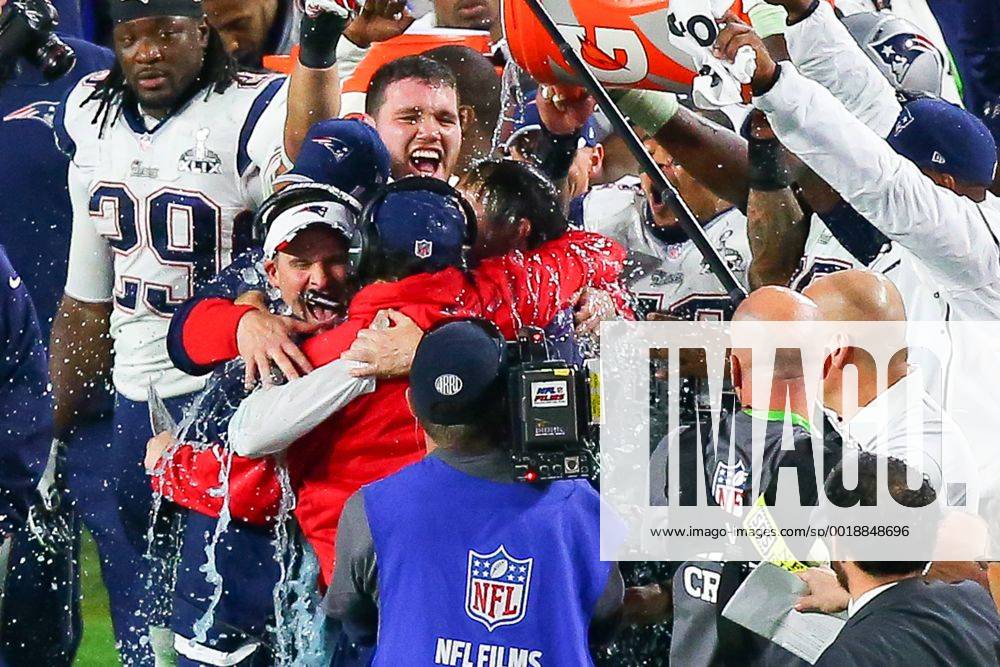 01 FEB 2015: New England Patriots Head coach Bill Belichick gets a gatorade bath after the New England Patriots defeat the Seattle Seahawks 28-24 in Super Bowl XLIX at University of Phoenix Stadium in Glendale Arizona. NFL American Football Herren USA FEB 01 Super Bowl XLIX - Patriots v Seahawks Icon020115049