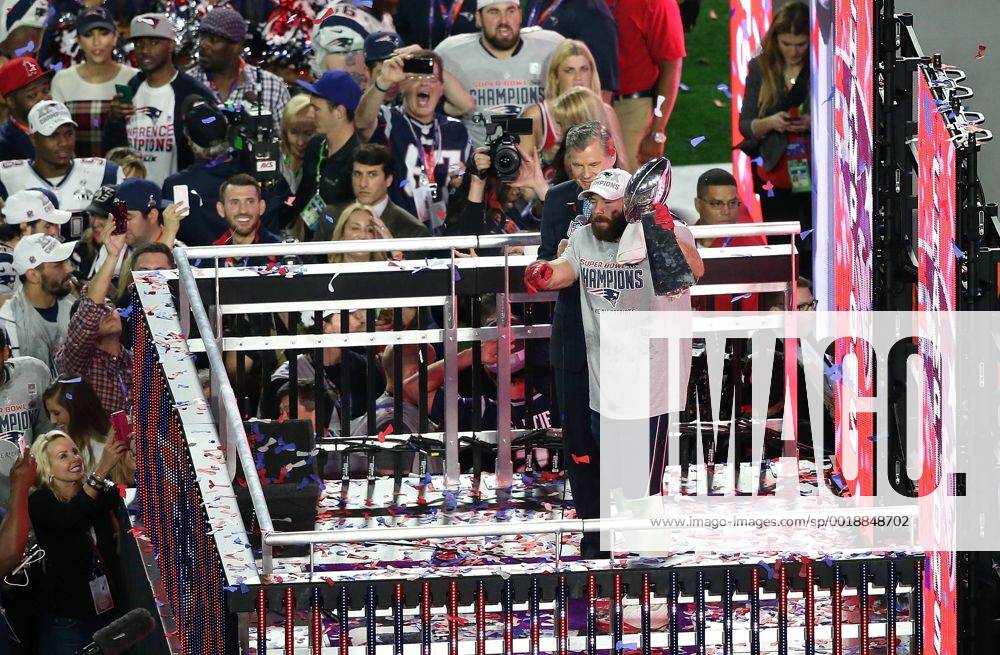 New England Patriots wide receiver Julian Edelman 11 holds the Lombardi Trophy after Super Bowl XLIX at University of Phoenix Stadium in Glendale, Az. The New England Patriots beat the Seattle Seahawks 28-24. NFL American Football Herren USA FEB 01 Super Bowl XLIX - Patriots v Seahawks Icon3171502013837