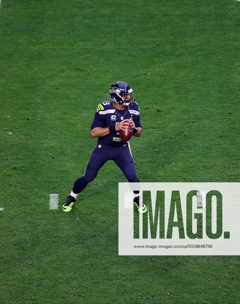 Seattle Seahawks quarterback Russell Wilson 3 throws during the first half of Super Bowl XLIX between the Seattle Seahawks and the New England Patriots at University of Phoenix Stadium in Glendale, Az. NFL American Football Herren USA FEB 01 Super Bowl XLIX - Patriots v Seahawks Icon3171502011213