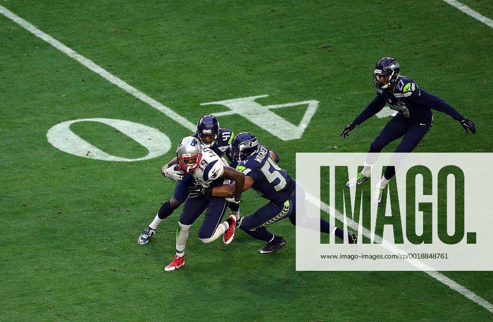 New England Patriots wide receiver Brandon LaFell 19 is hit by Seattle Seahawks cornerback Byron Maxwell 41 (back) and middle linebacker Bobby Wagner 54 (right) during the first half of Super Bowl XLIX between the Seattle Seahawks and the New England Patriots at University of Phoenix Stadium in Glendale, Az. NFL American Football Herren USA FEB 01 Super Bowl XLIX - Patriots v Seahawks Icon3171502011321