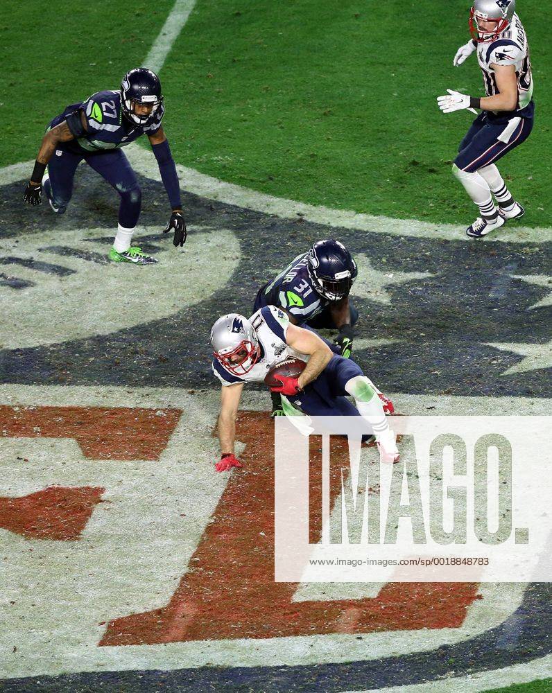 New England Patriots wide receiver Julian Edelman 11 is tripped up by Seattle Seahawks strong safety Kam Chancellor 31 during the second half of Super Bowl XLIX between the Seattle Seahawks and the New England Patriots at University of Phoenix Stadium in Glendale, Az. The New England Patriots beat the Seattle Seahawks 28-24. NFL American Football Herren USA FEB 01 Super Bowl XLIX - Patriots v Seahawks Icon3171502012677