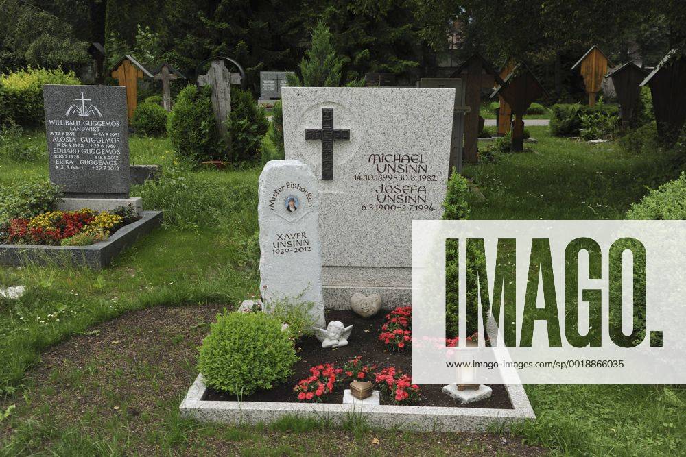 GRAB VON XAVER UNSINN AUF DEM WALDFRIEDHOF IN FUESSEN