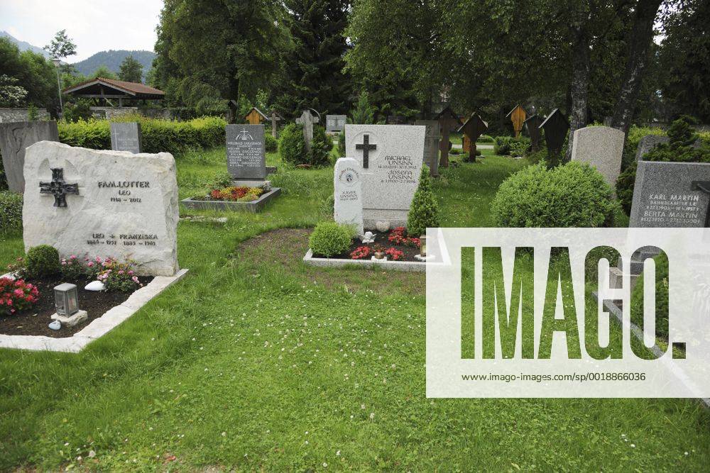 GRAB VON XAVER UNSINN AUF DEM WALDFRIEDHOF IN FUESSEN