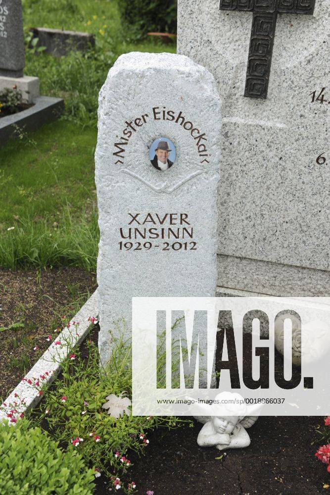 GRAB VON XAVER UNSINN AUF DEM WALDFRIEDHOF IN FUESSEN