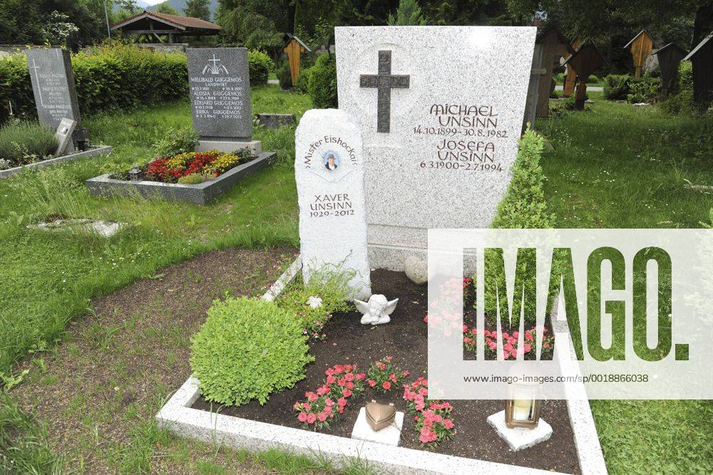 GRAB VON XAVER UNSINN AUF DEM WALDFRIEDHOF IN FUESSEN