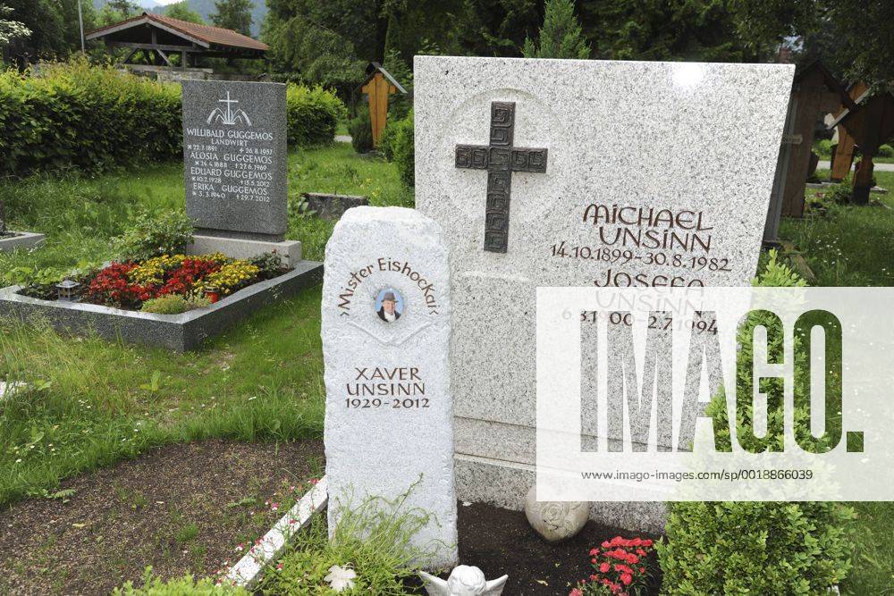 GRAB VON XAVER UNSINN AUF DEM WALDFRIEDHOF IN FUESSEN