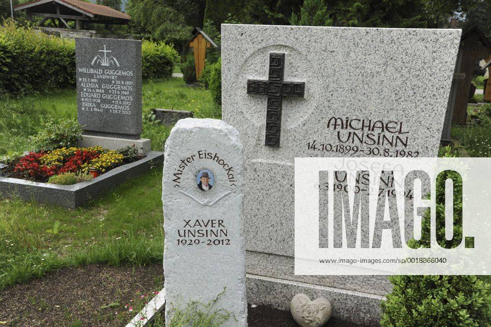GRAB VON XAVER UNSINN AUF DEM WALDFRIEDHOF IN FUESSEN