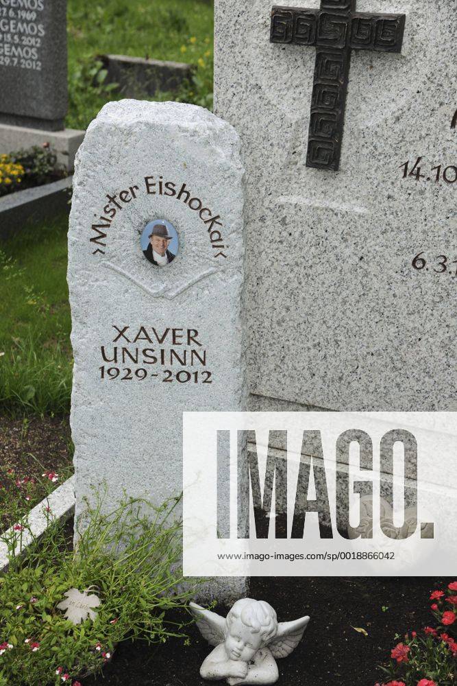 GRAB VON XAVER UNSINN AUF DEM WALDFRIEDHOF IN FUESSEN