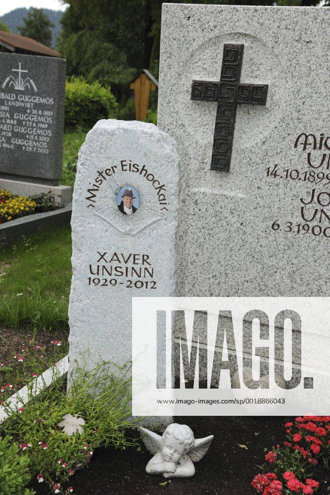 GRAB VON XAVER UNSINN AUF DEM WALDFRIEDHOF IN FUESSEN