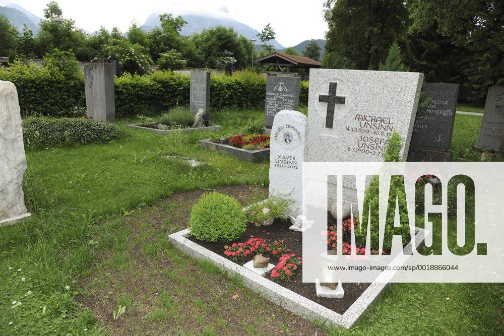 GRAB VON XAVER UNSINN AUF DEM WALDFRIEDHOF IN FUESSEN