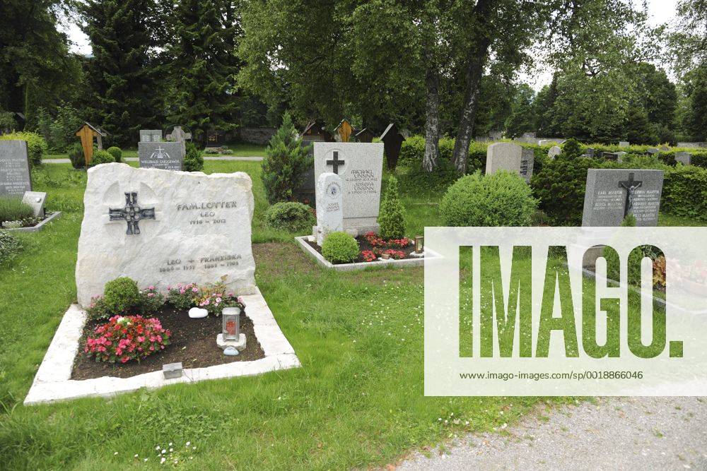 GRAB VON XAVER UNSINN AUF DEM WALDFRIEDHOF IN FUESSEN