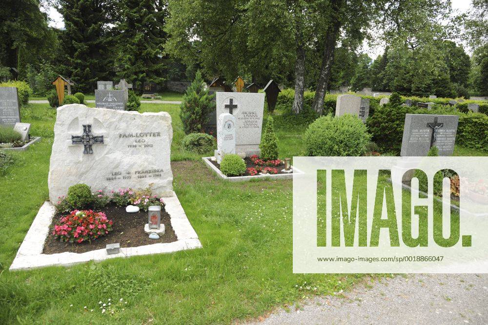 GRAB VON XAVER UNSINN AUF DEM WALDFRIEDHOF IN FUESSEN