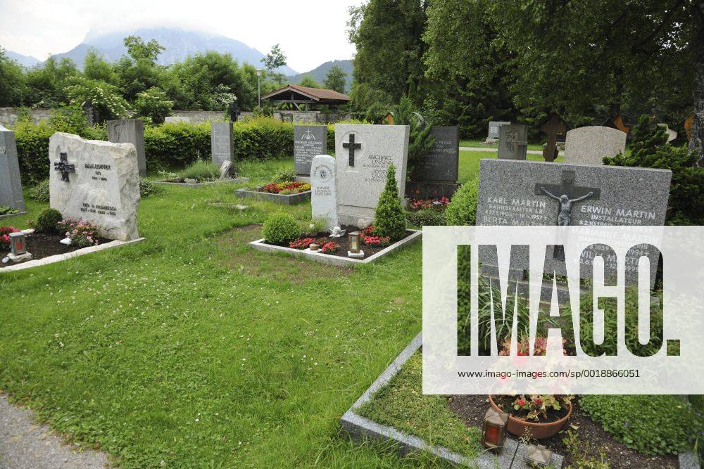 GRAB VON XAVER UNSINN AUF DEM WALDFRIEDHOF IN FUESSEN