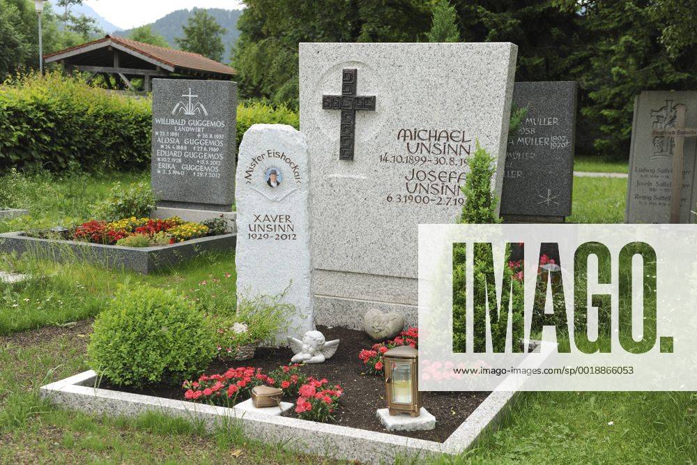 GRAB VON XAVER UNSINN AUF DEM WALDFRIEDHOF IN FUESSEN
