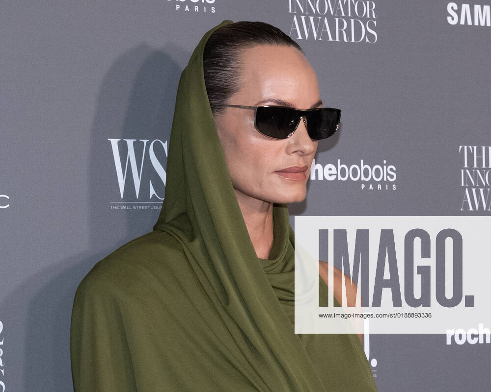 Amber Valletta arrives on the red carpet for the WSJ. Magazine Innovator Awards at the Museum of Modern Art in New York City on Wednesday, November 2, 2022. 1 NYP20221102545 GabrielexHoltermann