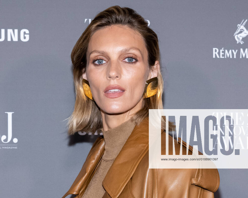 Anja Rubik arrives on the red carpet for the WSJ. Magazine Innovator Awards at the Museum of Modern Art in New York City on Wednesday, November 2, 2022. 1 NYP20221102540 GabrielexHoltermann