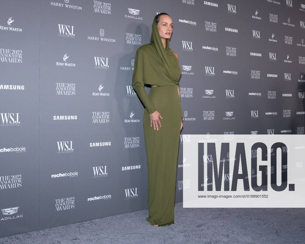 Amber Valletta arrives on the red carpet for the WSJ. Magazine Innovator Awards at the Museum of Modern Art in New York City on Wednesday, November 2, 2022. 1 NYP20221102543 GabrielexHoltermann
