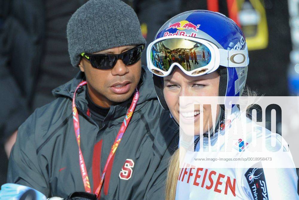 Birds of Prey, Beaver Creek, USA, FIS Weltmeisterschaften Ski Alpin, Vail Beaver Creek 2015, Damen, Riesenslalom, 1. Lauf, im Bild Tiger Woods mit Freundin Lindsey Vonn (USA) Tiger Woods with Girl Friend Lindsey Vonn of the USA reacts after her 1st run of ladie s Giant Slalom of FIS Ski World Championships 2015 at the Birds of Prey in Beaver Creek, United States on 2015 02 12. EX_SPI