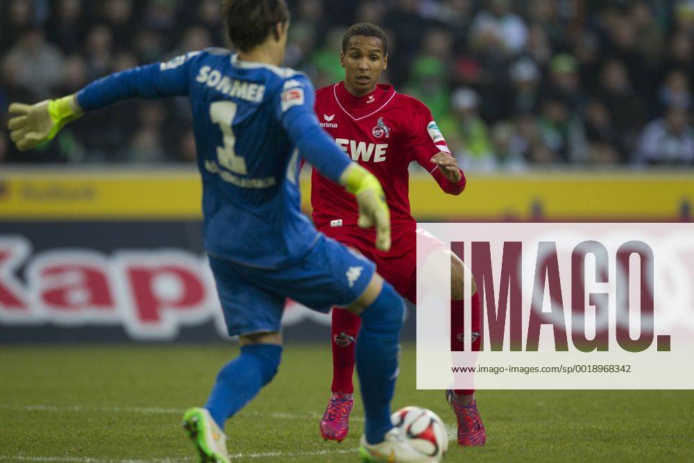Mönchengladbach, Deutschland, 1.Fussball Bundesliga - Saison 2014 2015, Borussia Mönchengladbach - 1.FC Köln, Kölns Deyverson gegen Gladbachs Yann SOmmer