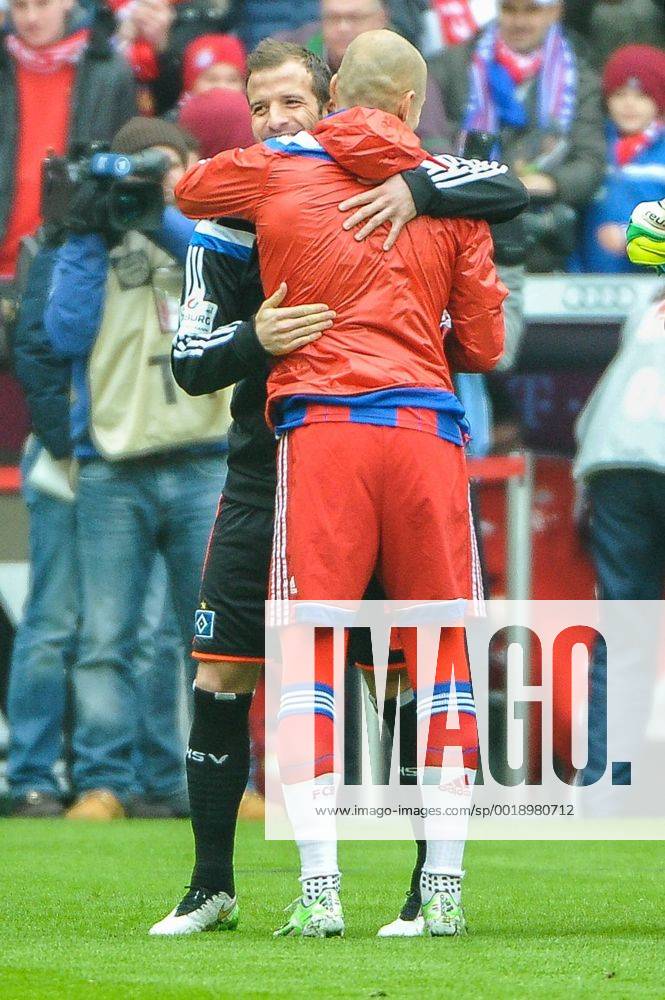 Samstag 14.02.2015, 1. Bundesliga, Saison 2014 2015, 21. Spieltag , FC Bayern Muenchen - Hamburger SV, Hamburg, HSV, Rafael VAN DRR VAART (Hamburger SV) 23 und Arjen ROBBEN (FC Bayern Muenchen) 10 begruessen sich DeFodi09-503-00493