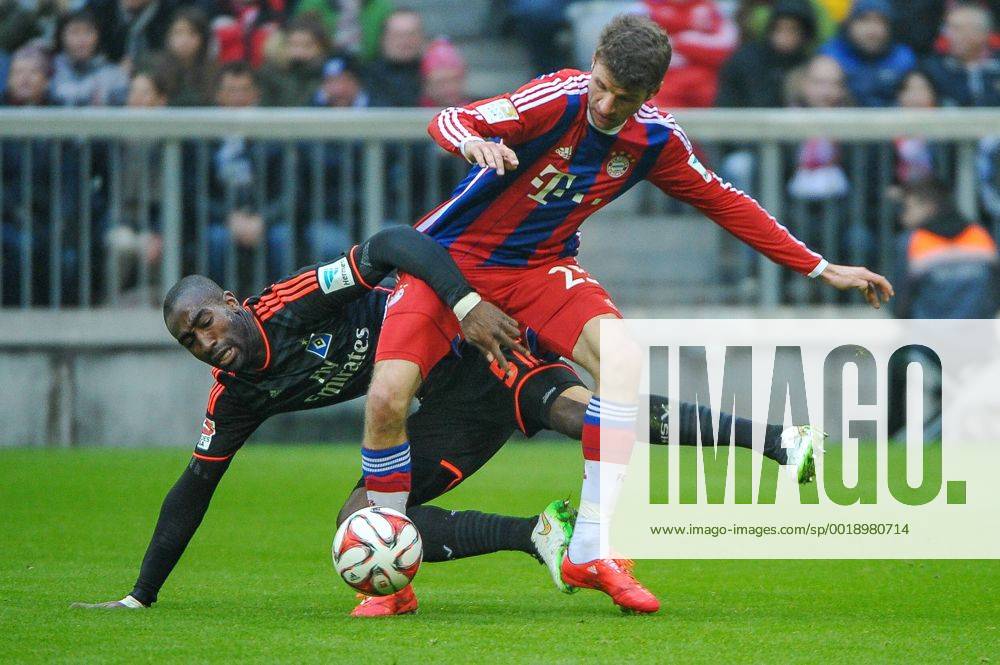 Samstag 14.02.2015, 1. Bundesliga, Saison 2014 2015, 21. Spieltag , FC Bayern Muenchen - Hamburger SV, Hamburg, HSV, im Zweikampf, Aktion, mit von links Johan DJOUROU (Hamburger SV) 5 gegen Thomas MUELLER (FC Bayern Muenchen) 25 DeFodi09-503-00495