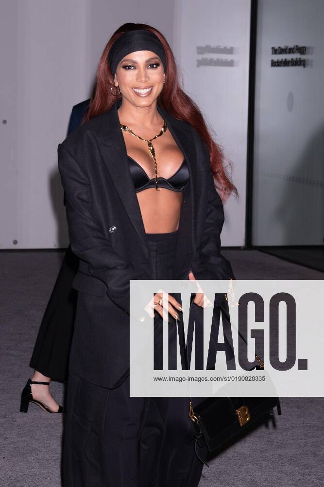 WSJ Innovator Awards-Outside Arrivals Museum of Modern Art, NY. Featuring: Anitta Where: New York, New York, United States When: 02 Nov 2022 Credit: Janet Mayer startraksphoto.com Cover Images