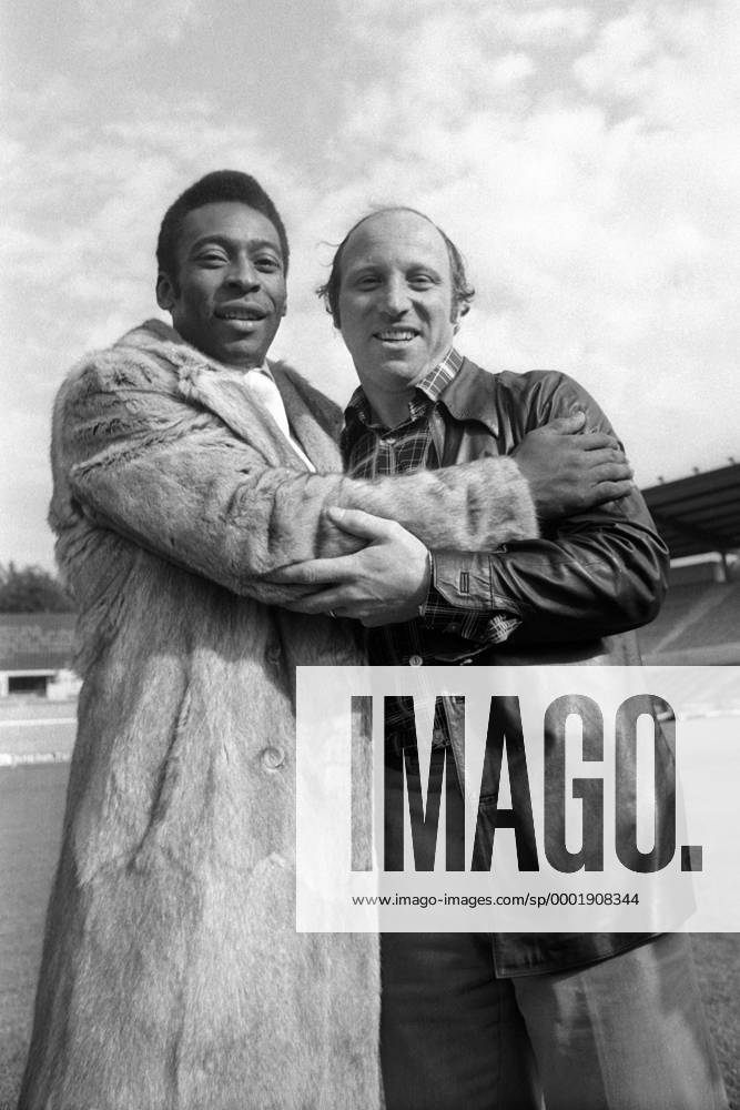 Pele (Brasilien, li.) und DFB Ehrenspielführer Uwe Seeler (BR Deutschland) Fußball WM Herren Weltmeisterschaft 1974, Shooting, Fotoshooting, Fototermin, Pressetermin, Fotostory Gruppe Frankfurt M. Harmonie,