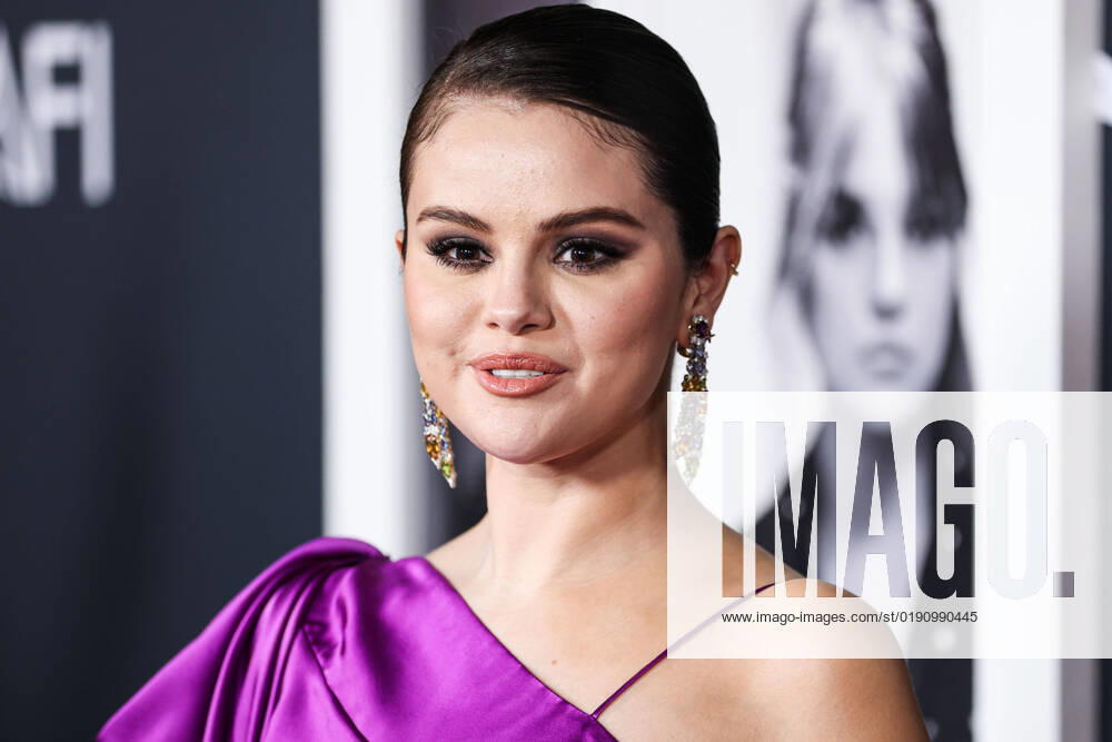 Bilder des Jahres 2022, Entertainment 11 November 2022 AFI Fest - Opening Night World Premiere Of Apple Original Films Selena Gomez: My Mind And Me American singer Selena Gomez wearing Rodarte arrives at the 2022 AFI Fest - Opening Night World Premiere Of Apple Original Films Selena Gomez: My Mind And Me held at the TCL Chinese Theatre IMAX on November 2, 2022 in Hollywood, Los Angeles, California, United States. TCL Chinese Theatre IMAX, Hollywood, Los Angeles, California California United States