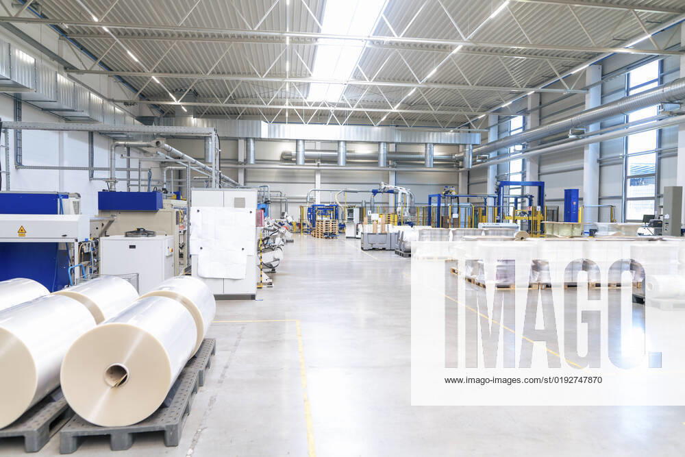 IMAGO Creative: Business, Inflation und Lieferketten Manufacturing equipment arranged in factory property released, JOSEF14248