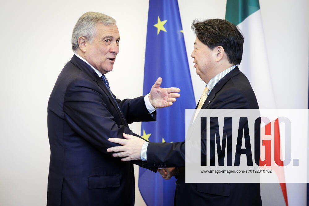(L-R) Antonio Tajani, Aussenminister von Italien, und Yoshimasa Hayashi, Aussenminister von Japan, aufgenommen beim bilateralen Gespraech im Rahmen des Treffens der G7 in Muenster, 04.11.2022. Muenster Deutschland