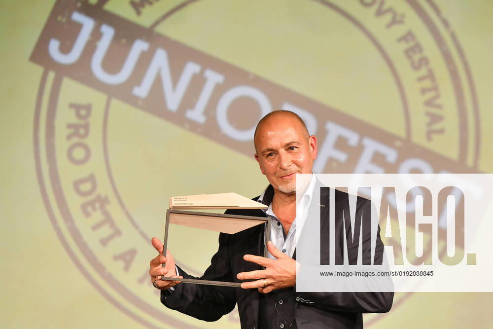 German actor Erdogan Atalay with festival award during the Juniorfest film festival in Domazlice, Czech Republic, November 4, 2022. (CTKxPhoto MiroslavxChaloupka) CTKPhotoP2022110409419 cha013