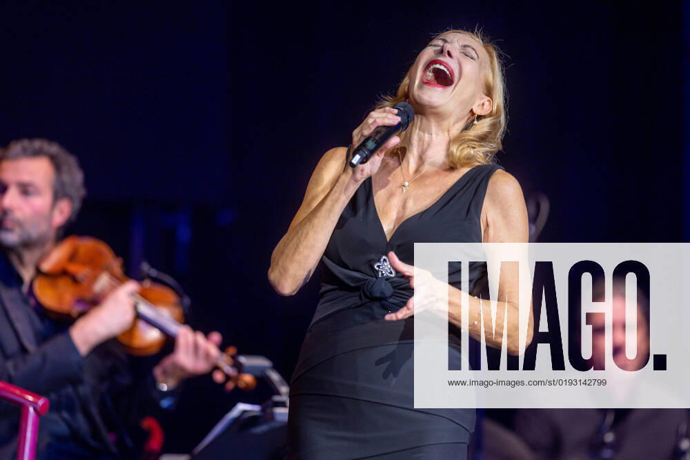 Ute Lemper Ute Lemper singt bei den 36. Internationalen Sonneberger Jazztagen im Gesellschaftshaus ihr Programm Songs from the broken Heart. Sonneberg Thüringen DEUTSCHLAND
