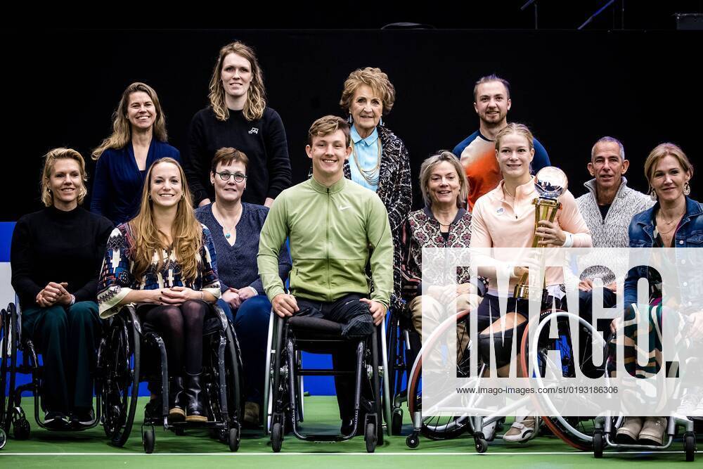 2022-11-06 14:31:52 OSS - Princess Margriet and (former) Paralympic athletes during the final day of the 2022 ITF Wheelchair Tennis Masters, the wheelchair tennis world championship in sports center De Rusheuvel. ANP ROYAL IMAGES ROB ENGELAAR netherlands out - belgium out