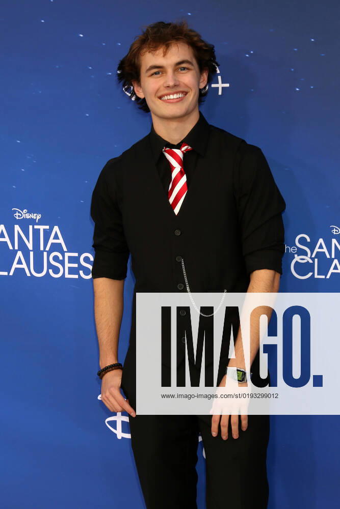 LOS ANGELES - NOV 6: Austin Kane at The Santa Clauses Premiere Screening at Walt Disney Studios on November 6, 2022 in Burbank, CA Burbank USA - ZUMAnc22 20221106_zaa_nc22_143
