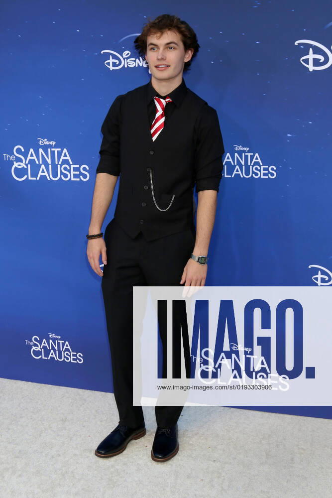 LOS ANGELES - NOV 6: Austin Kane at The Santa Clauses Premiere Screening at Walt Disney Studios on November 6, 2022 in Burbank, CA Burbank USA - ZUMAb170 20221106_zap_b170_123