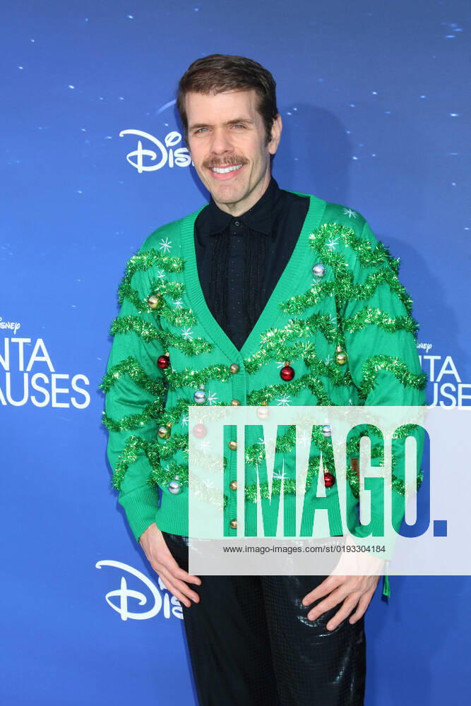 LOS ANGELES - NOV 6: Perez Hilton at The Santa Clauses Premiere Screening at Walt Disney Studios on November 6, 2022 in Burbank, CA Burbank USA - ZUMAnc22 20221106_zaa_nc22_053