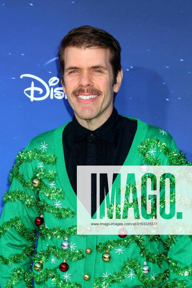 LOS ANGELES - NOV 6: Perez Hilton at The Santa Clauses Premiere Screening at Walt Disney Studios on November 6, 2022 in Burbank, CA Burbank USA - ZUMAnc22 20221106_zaa_nc22_045