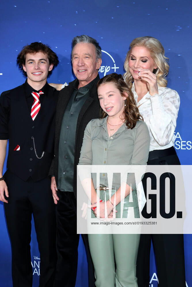 LOS ANGELES - NOV 6: Austin Kane, Tim Allen, Elizabeth Allen-Dick, Elizabeth Mitchell at The Santa Clauses Premiere Screening at Walt Disney Studios on November 6, 2022 in Burbank, CA Burbank USA - ZUMAb170 20221106_zap_b170_107