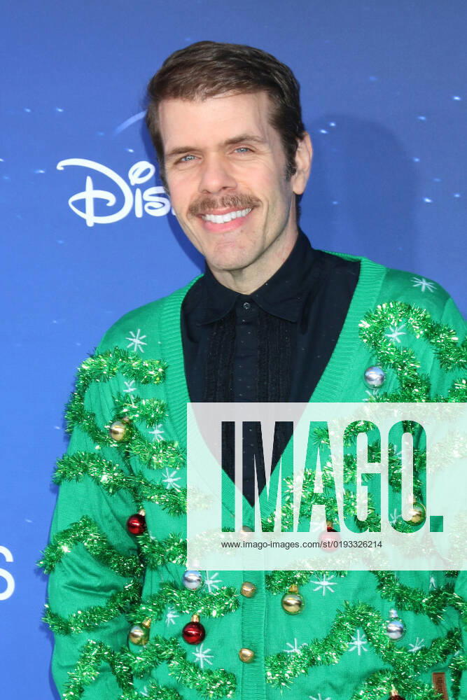 LOS ANGELES - NOV 6: Perez Hilton at The Santa Clauses Premiere Screening at Walt Disney Studios on November 6, 2022 in Burbank, CA Burbank USA - ZUMAnc22 20221106_zaa_nc22_036